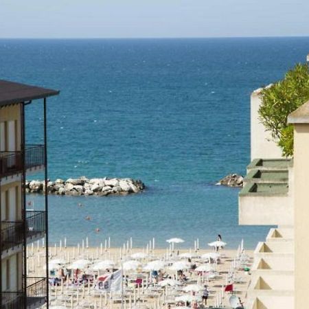 Hotel Nautilus Cattolica Exterior foto