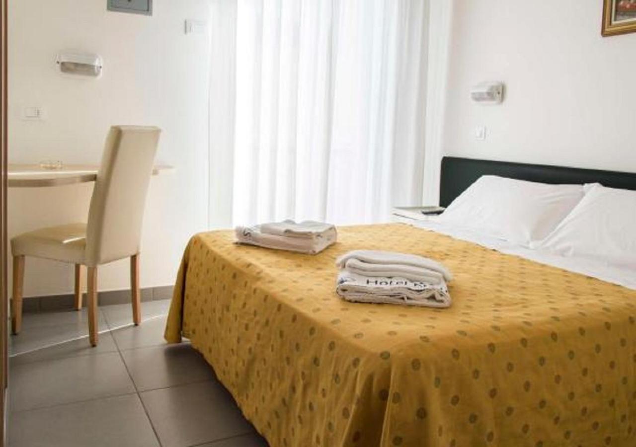 Hotel Nautilus Cattolica Zimmer foto